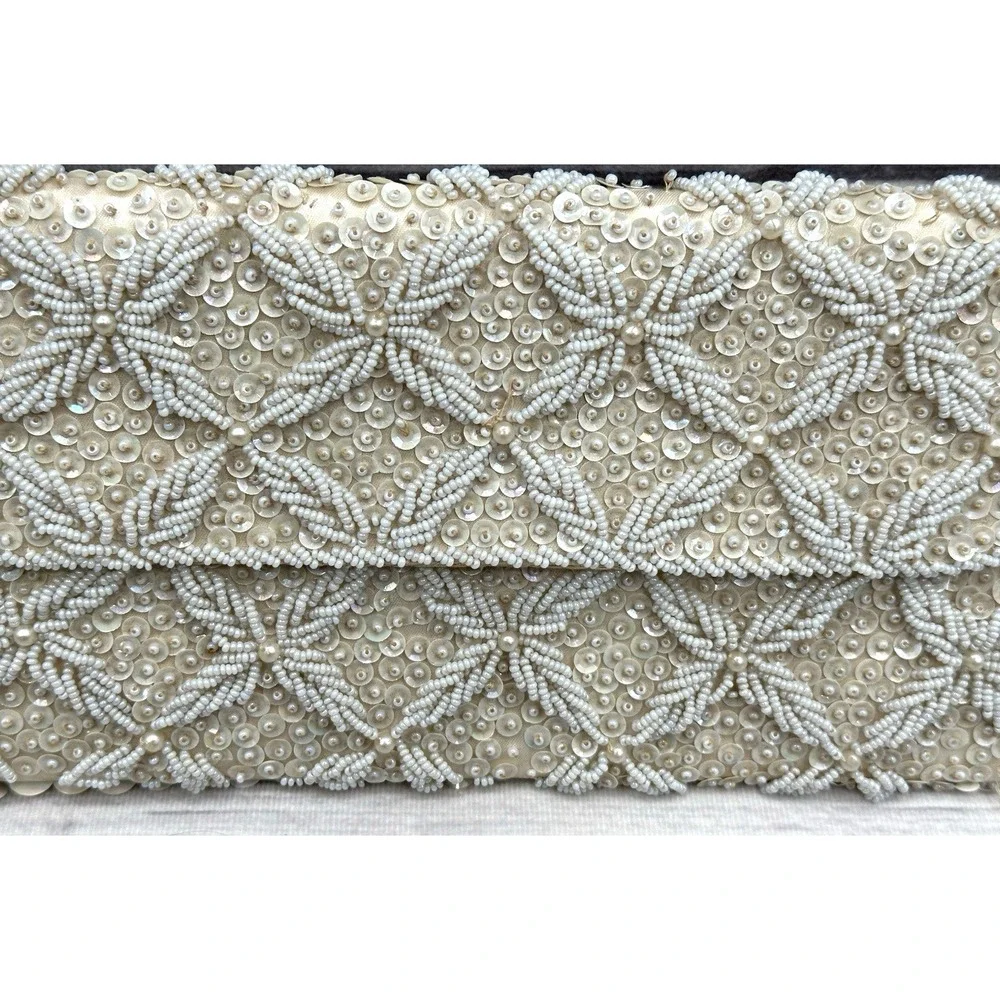 VINTAGE BEADED AND SEQUIN CLUTCH PURSE - HAND‎ MADE IN HONG KONG   *37